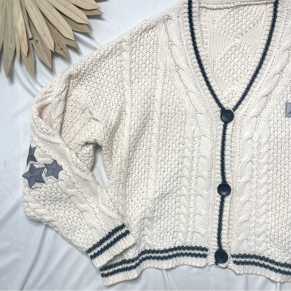 Taylor Swift original 2020 folklore cardigan Cream and Blue Cardigan - Picture 2 of 11